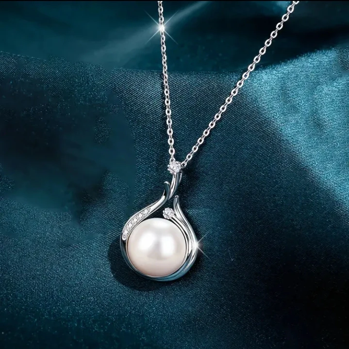 (BRAND NEW) Elegant Pearl Pendant Collarbone Chain - photo 2