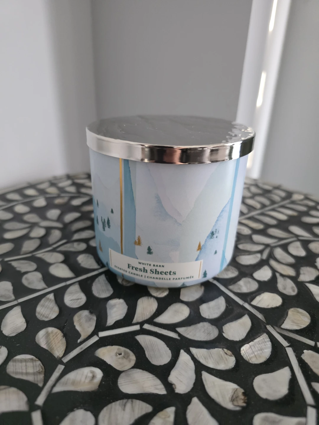 Bath& Body works White Barn Fresh Sheets Scented Candle