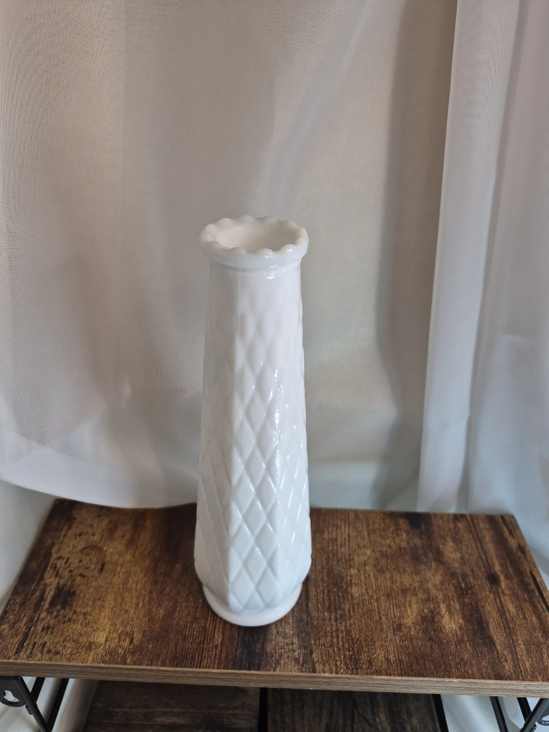 Beautiful Vintage 8 3/4" Tall White Milk Glass Vase - photo 3