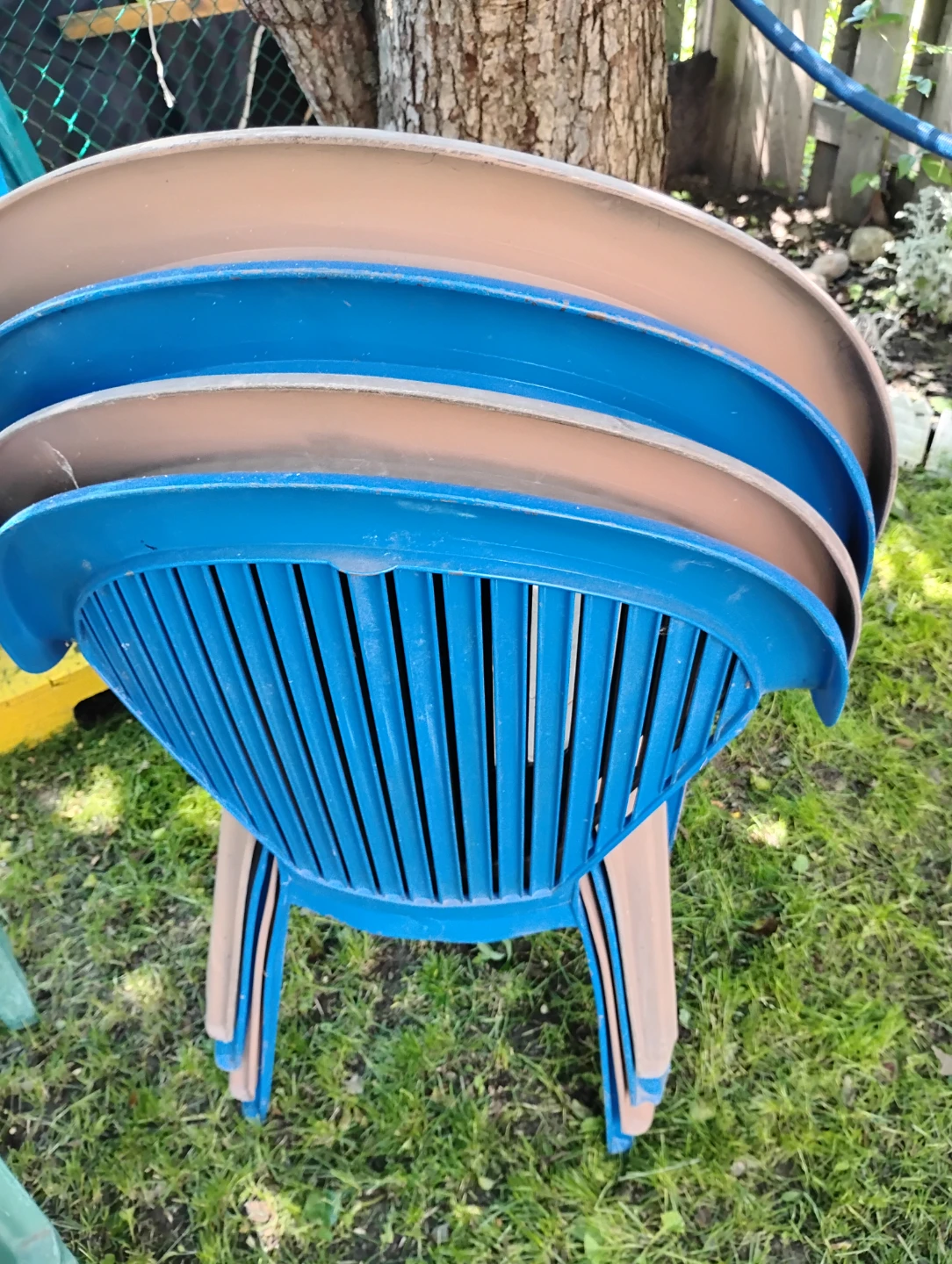 Stackable Plastic and Metal Outdoor Chairs (excellent CONDITION) - photo 4