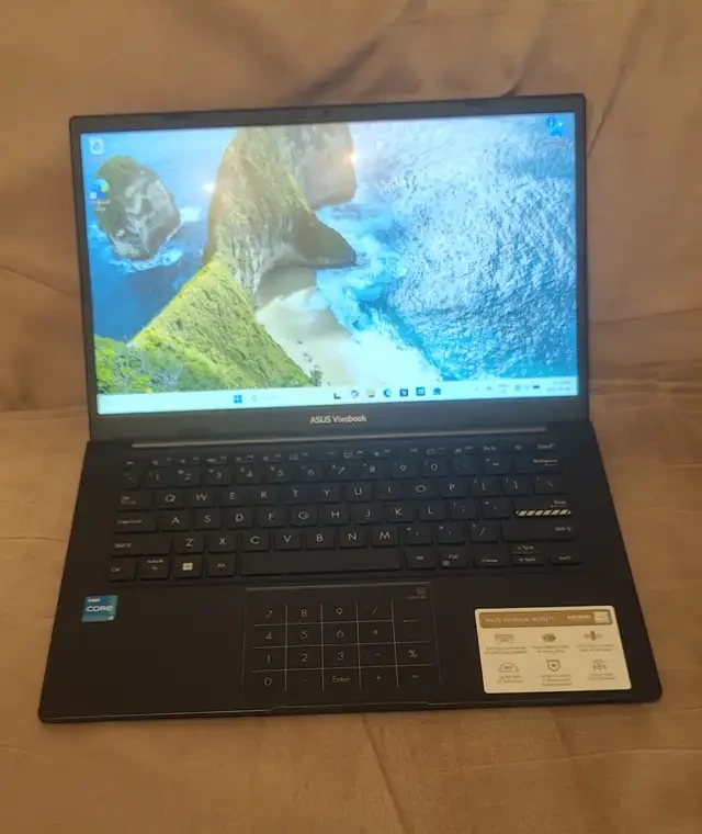 New Asus Vivobook laptop - 13th gen intel core i3, 8gb ram/128gb