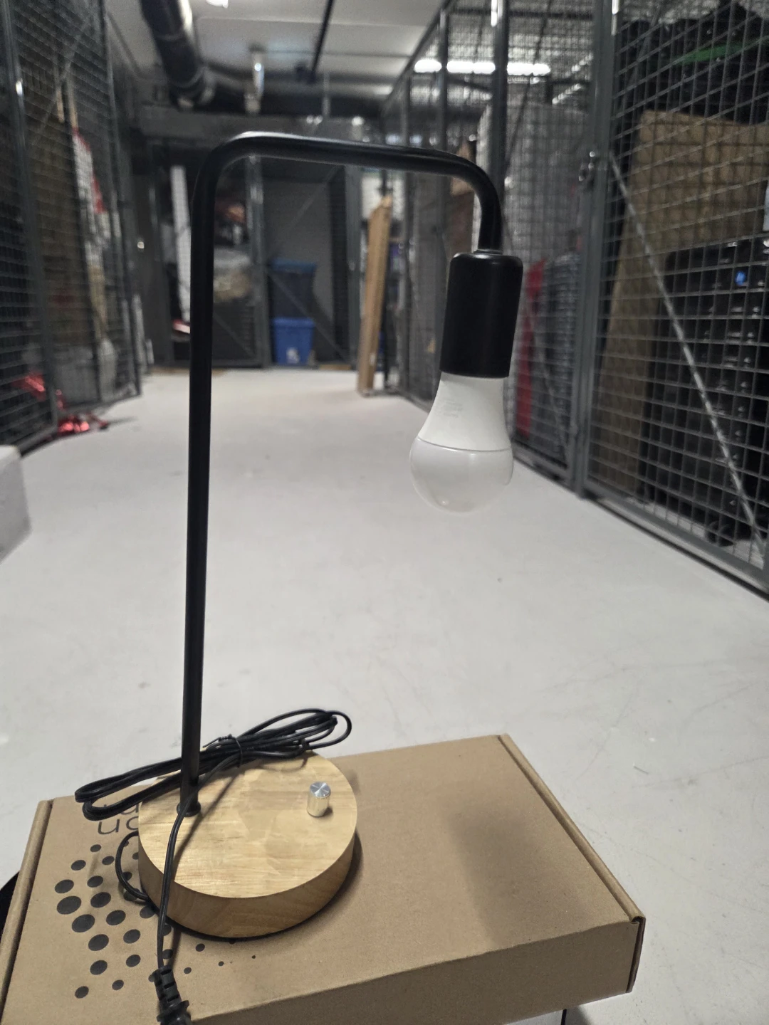 Modern Black Metal Desk Lamp with Wood Base - photo 4