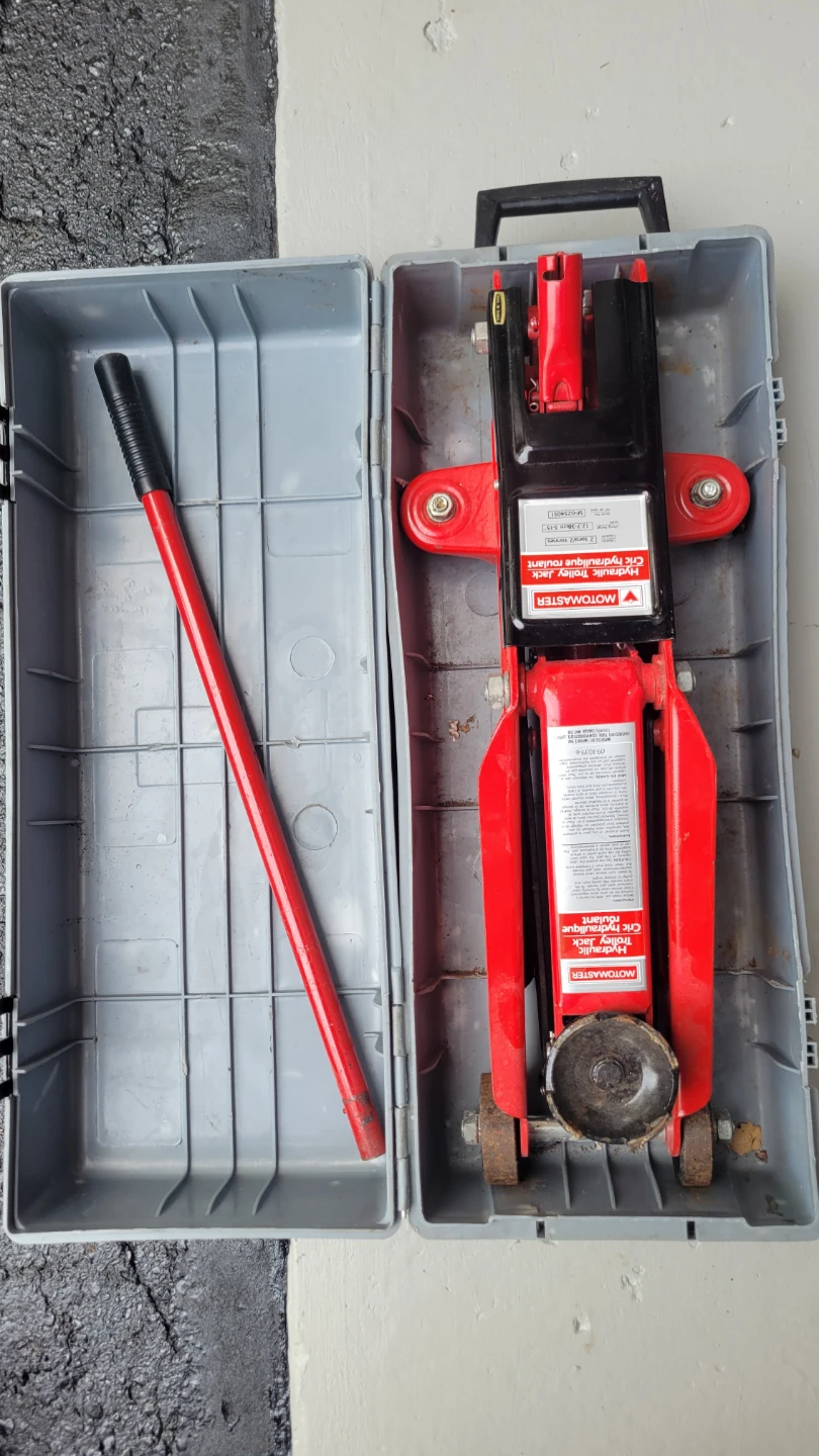 Motomaster Hydraulic Trolley Jack with Case like NEW