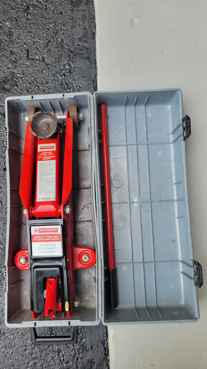 Motomaster Hydraulic Trolley Jack with Case like NEW - photo 2