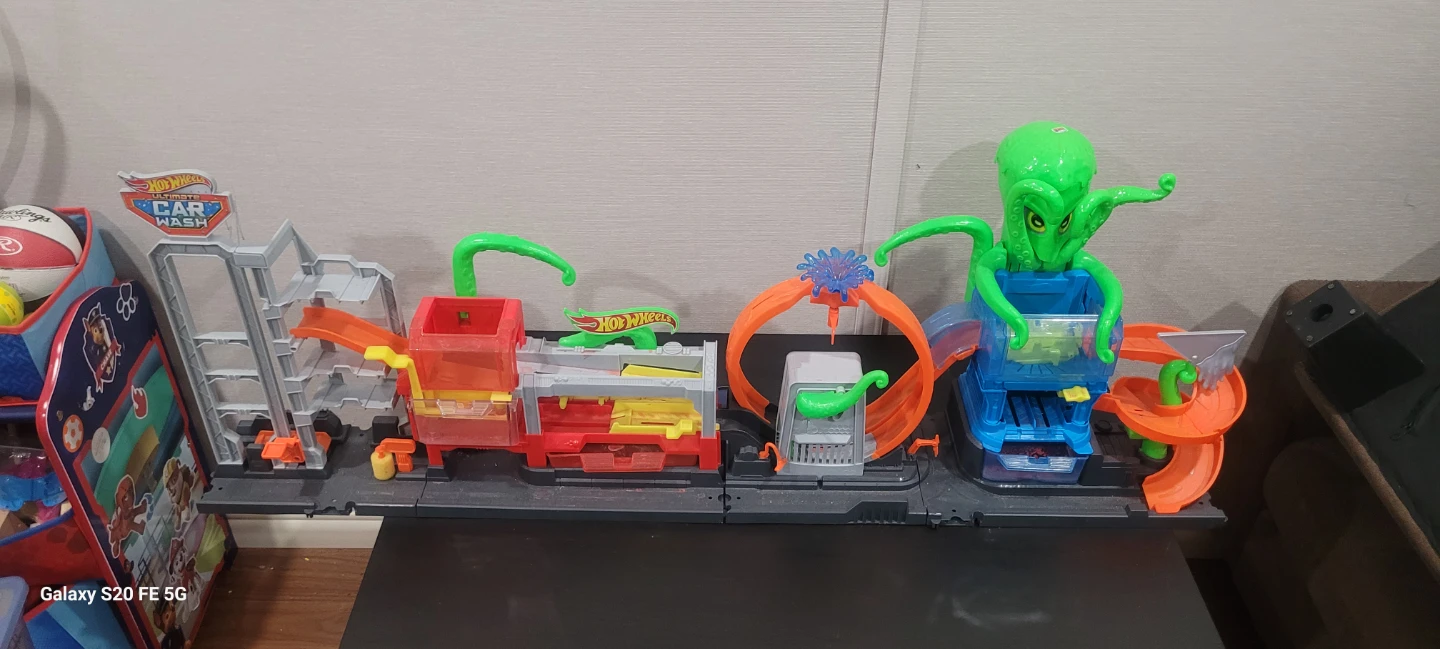 Hot Wheels Ultimate Car Wash Playset with Octopus - photo 2