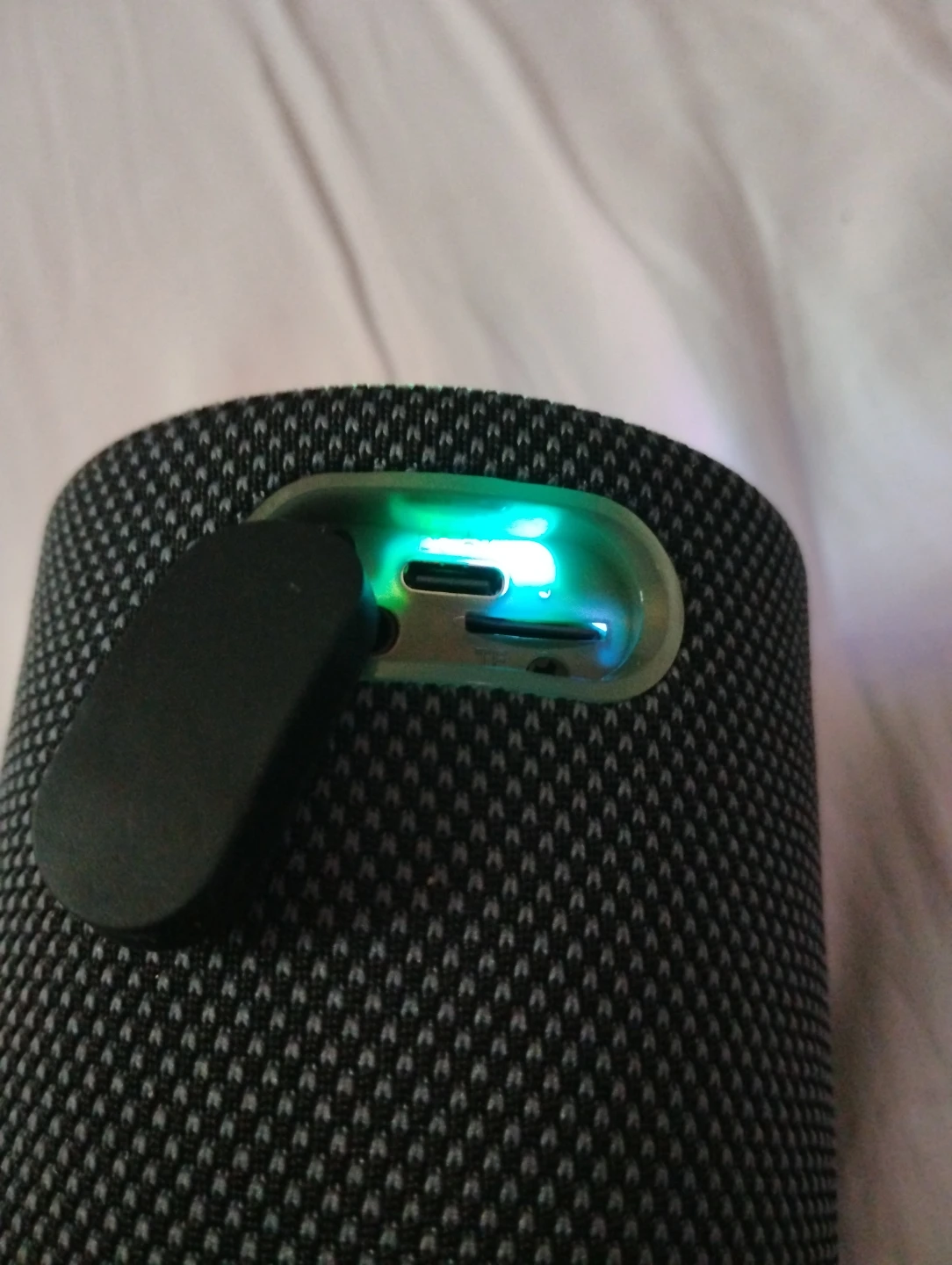 Hypergear Model 15885 Portable Speaker with RGB Lighting - photo 3
