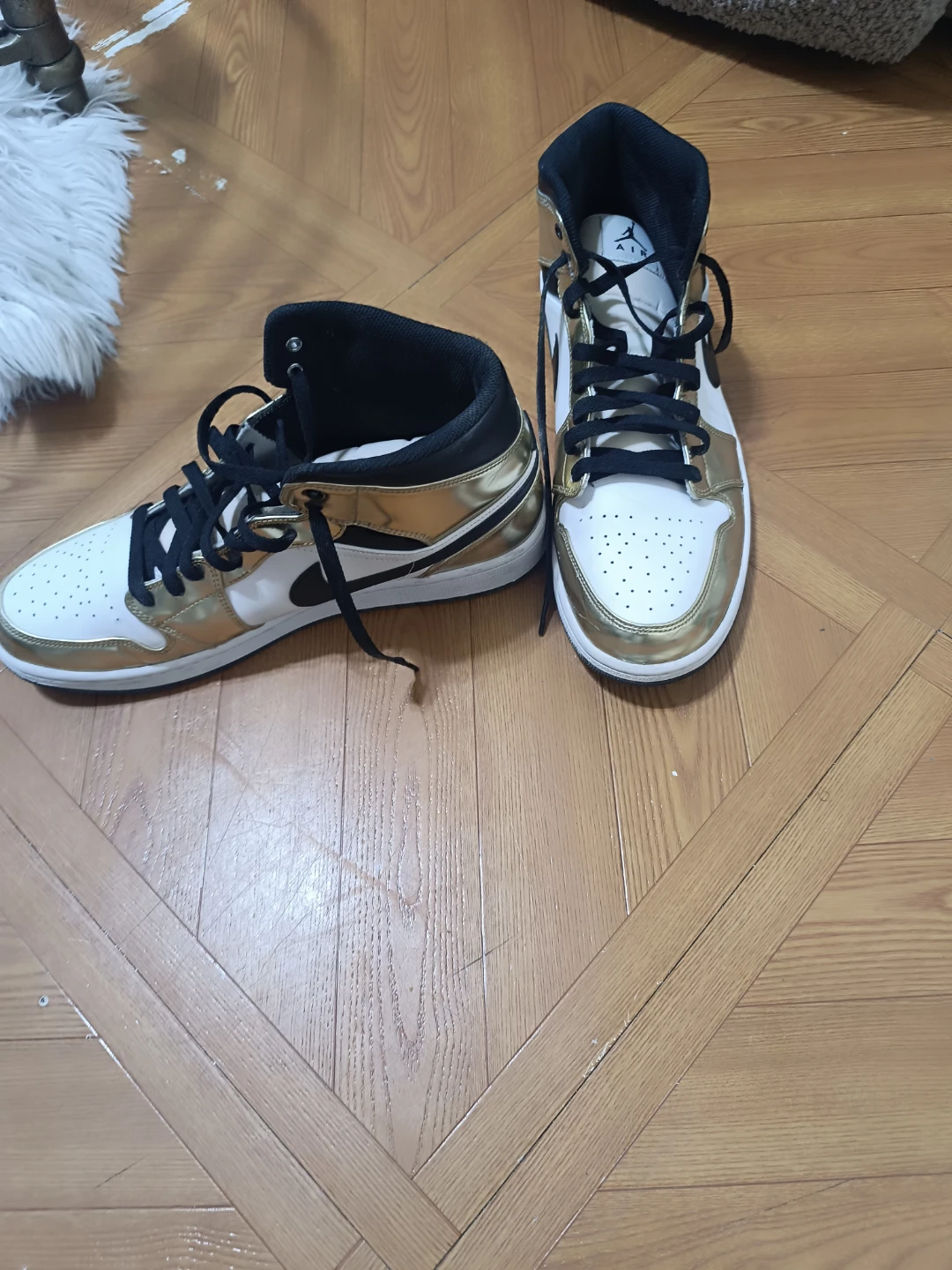 Air Jordan 1 Mid SE White Metallic Gold Black Men's Shoes - photo 4