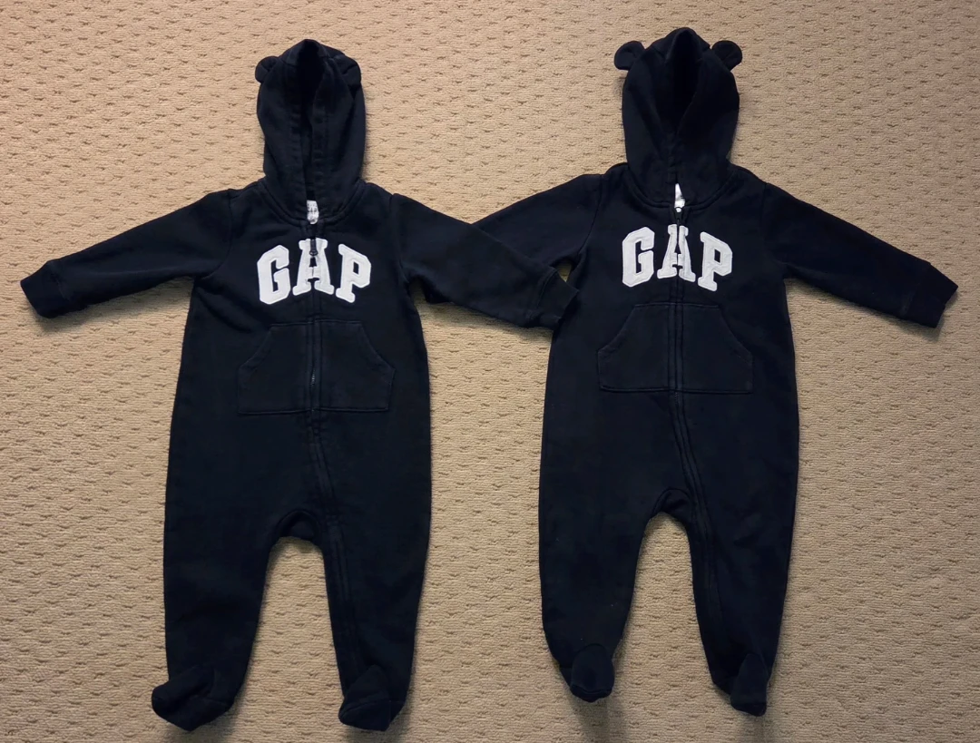 Baby Onsie ( Gap )