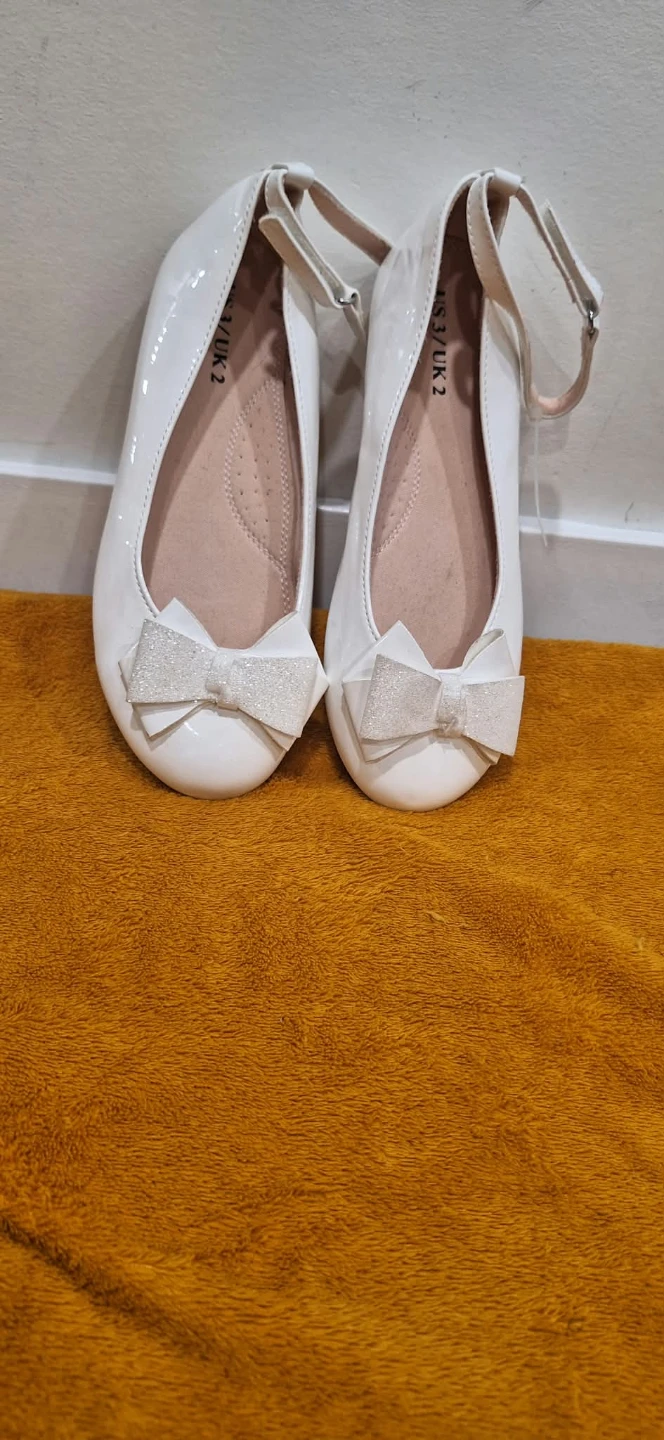 Flat shoes for a girl - photo 2