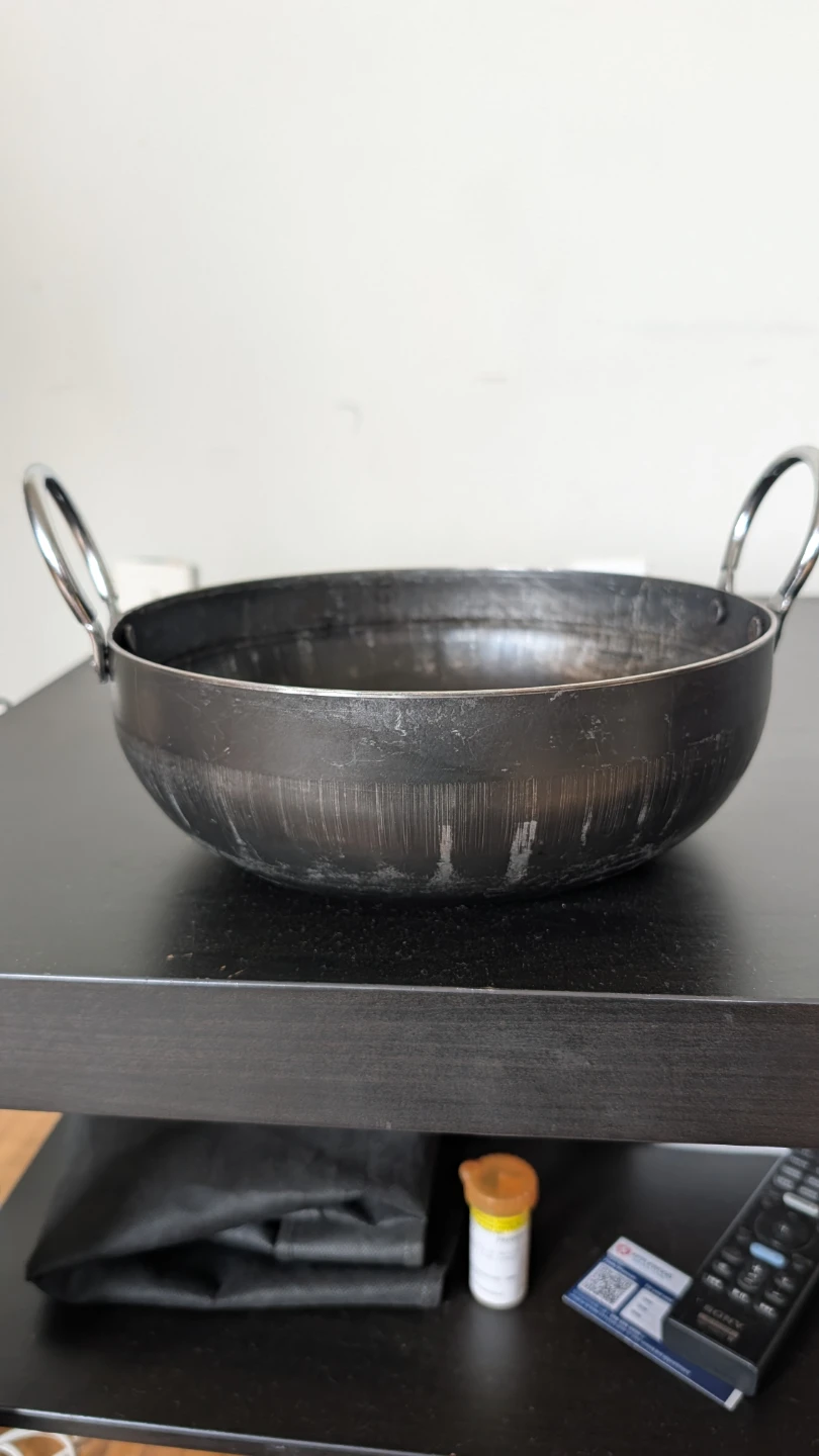 Iron pan with handles