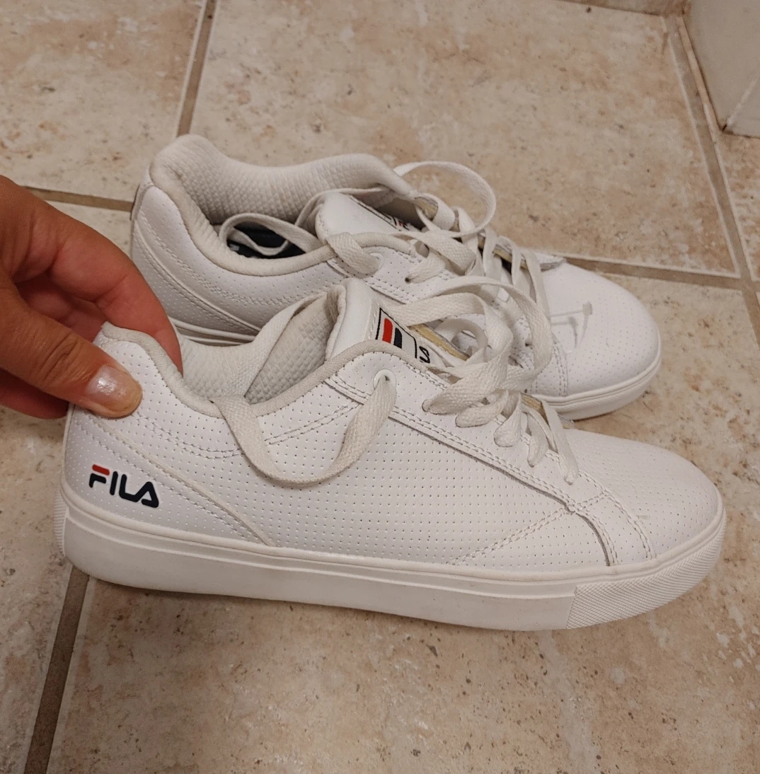 Fila Women's White Sneakers size 7