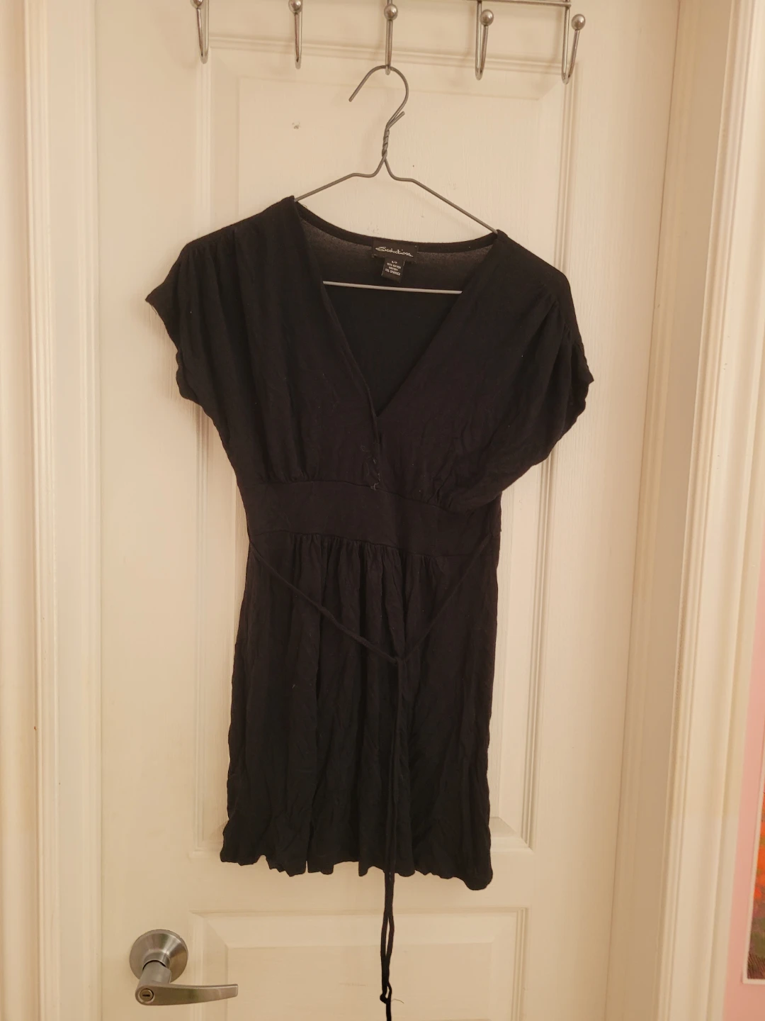 Black Short Sleeve V-Neck Top