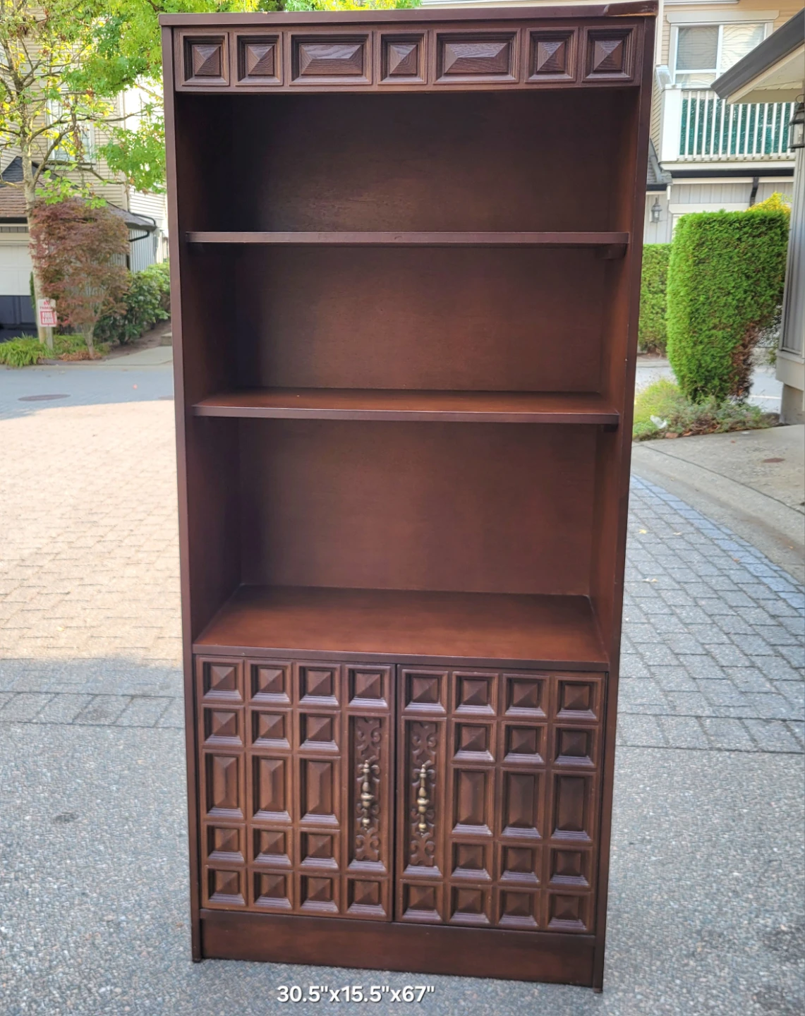 Vintage Mid-Century Geometric Carved Bookcase / Storage Cabinet. - photo 3