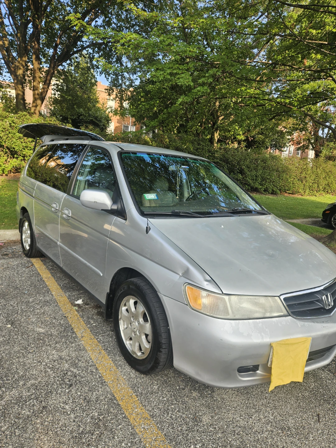 Silver Honda Odyssey Minivan - photo 4