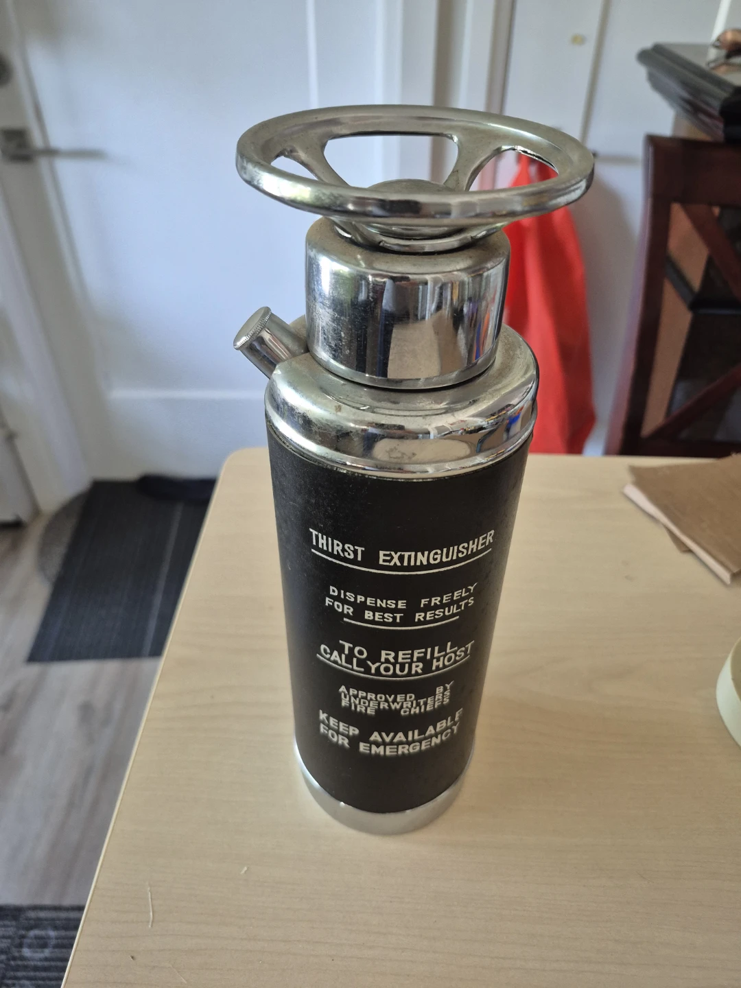 Vintage Thirst Extinguisher Musical Cocktail Shaker - photo 2