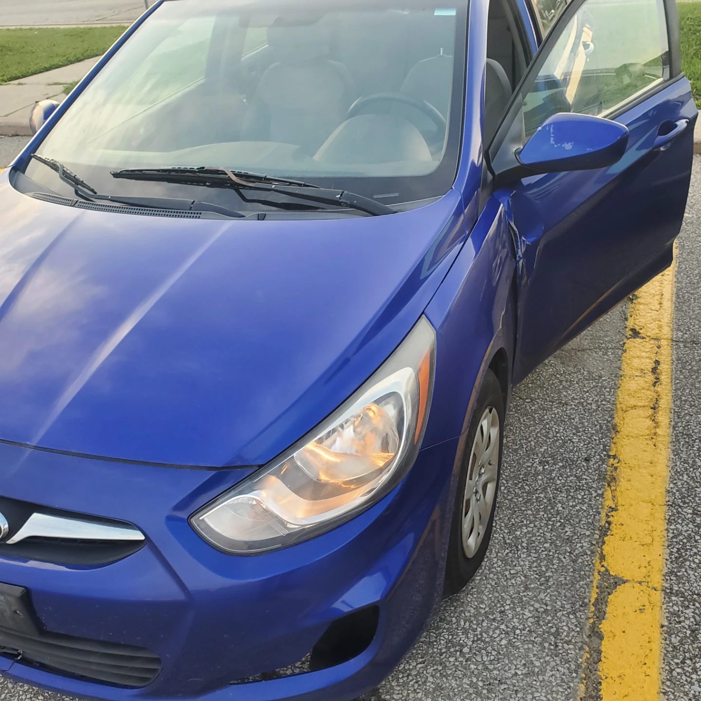 Blue Hyundai Accent - photo 5