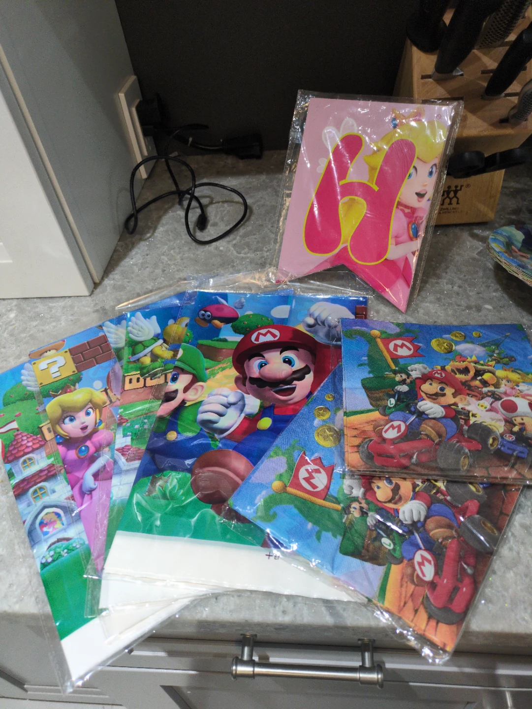 Super Mario Birthday Party Supplies Set - photo 2