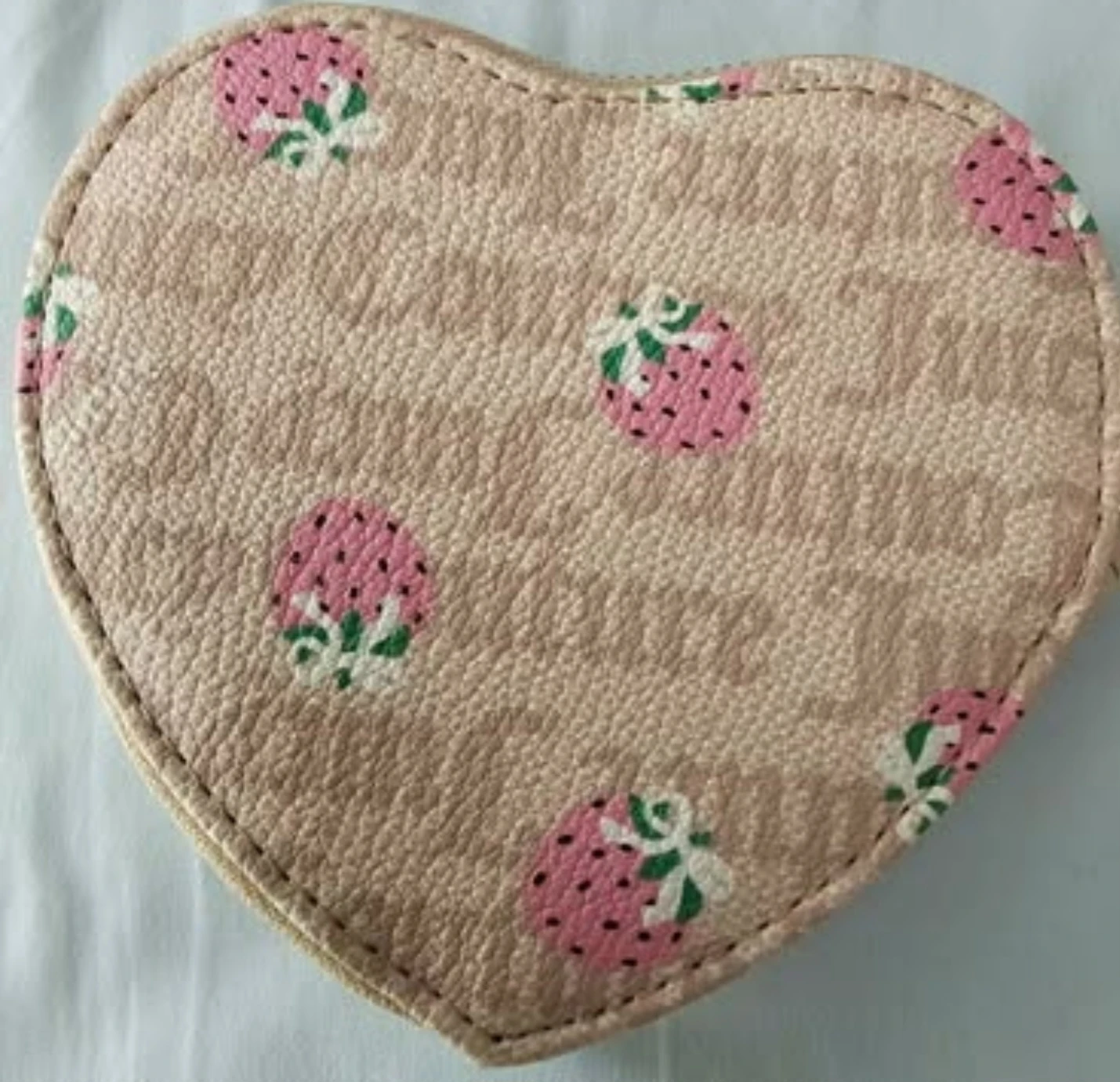 Juicy Couture Berry Sweet Coin Purse Wristlet - photo 4