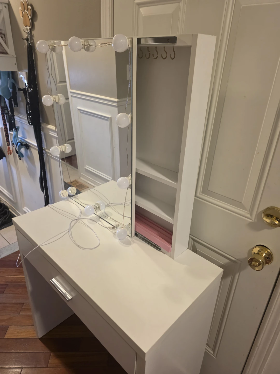 White Vanity Desk with Lights - photo 2