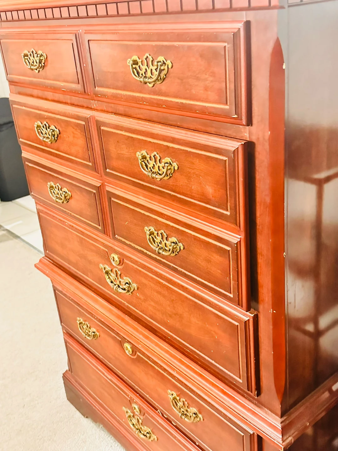 Bed and dresser - photo 5
