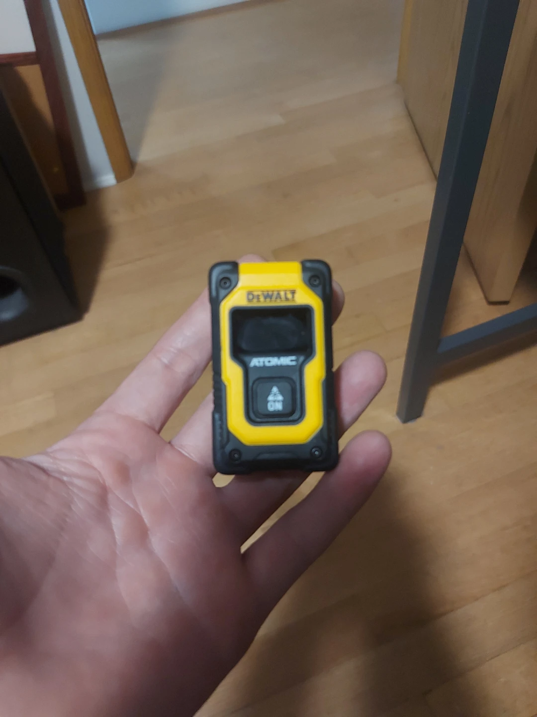 DEWALT ATOMIC DW055PL LASER DISTANCE  MEASURER