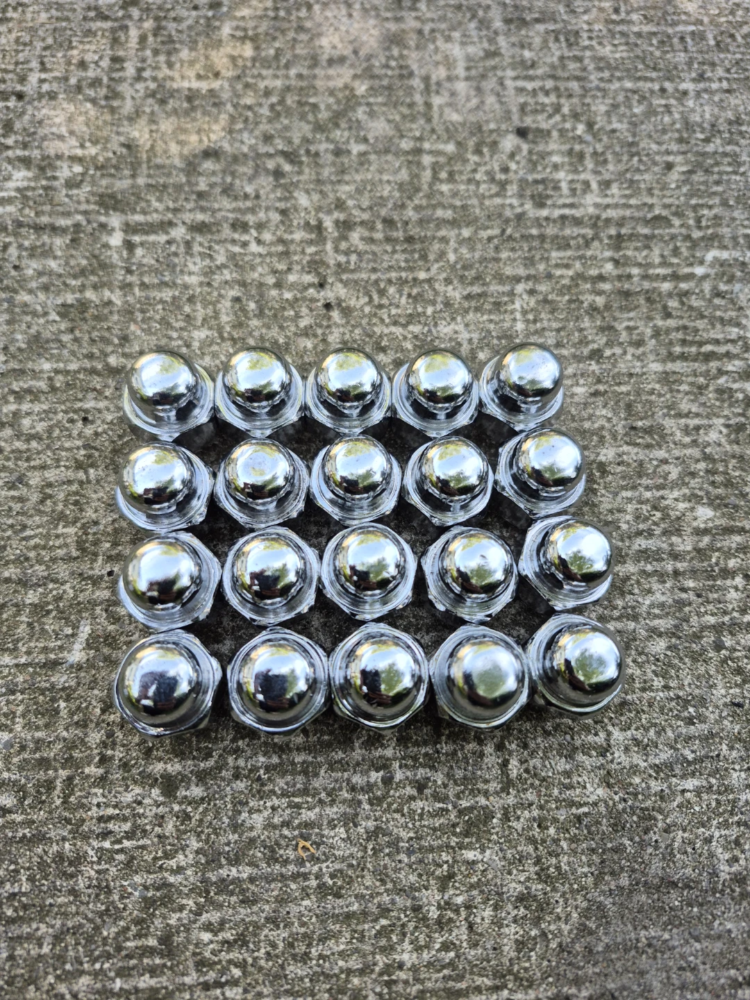 Set of 20 Chrome Lug Nuts - photo 2