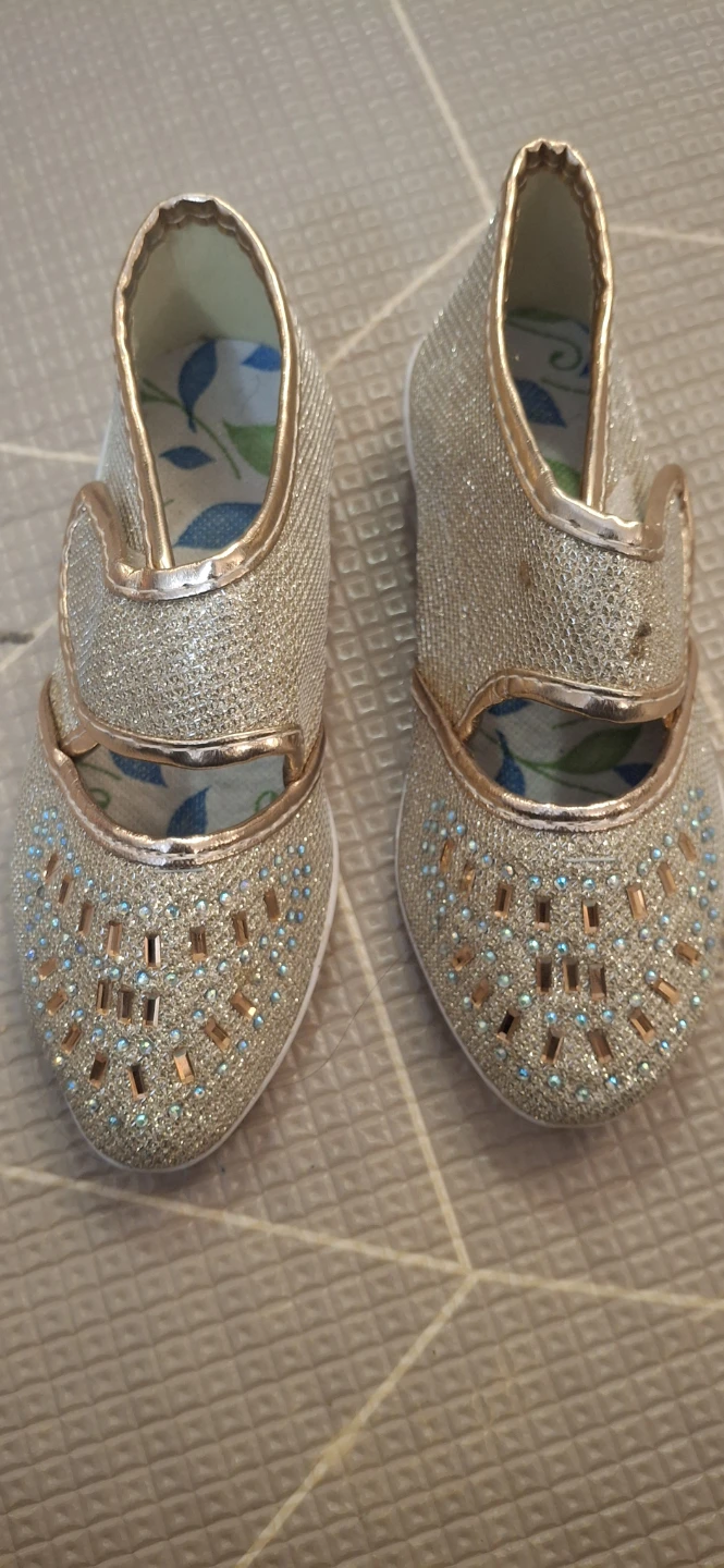 Gold glitter Mary Jane shoes toddler size - photo 2
