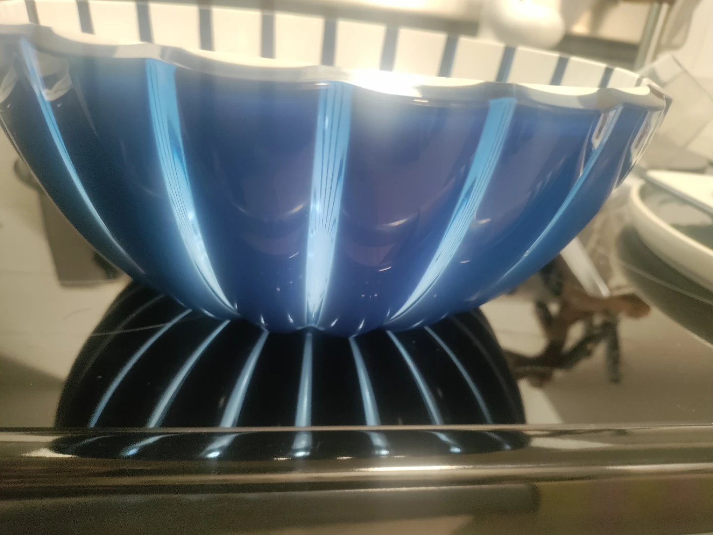 Guzzini Grace 11.8-inch Serving Bowl - photo 2