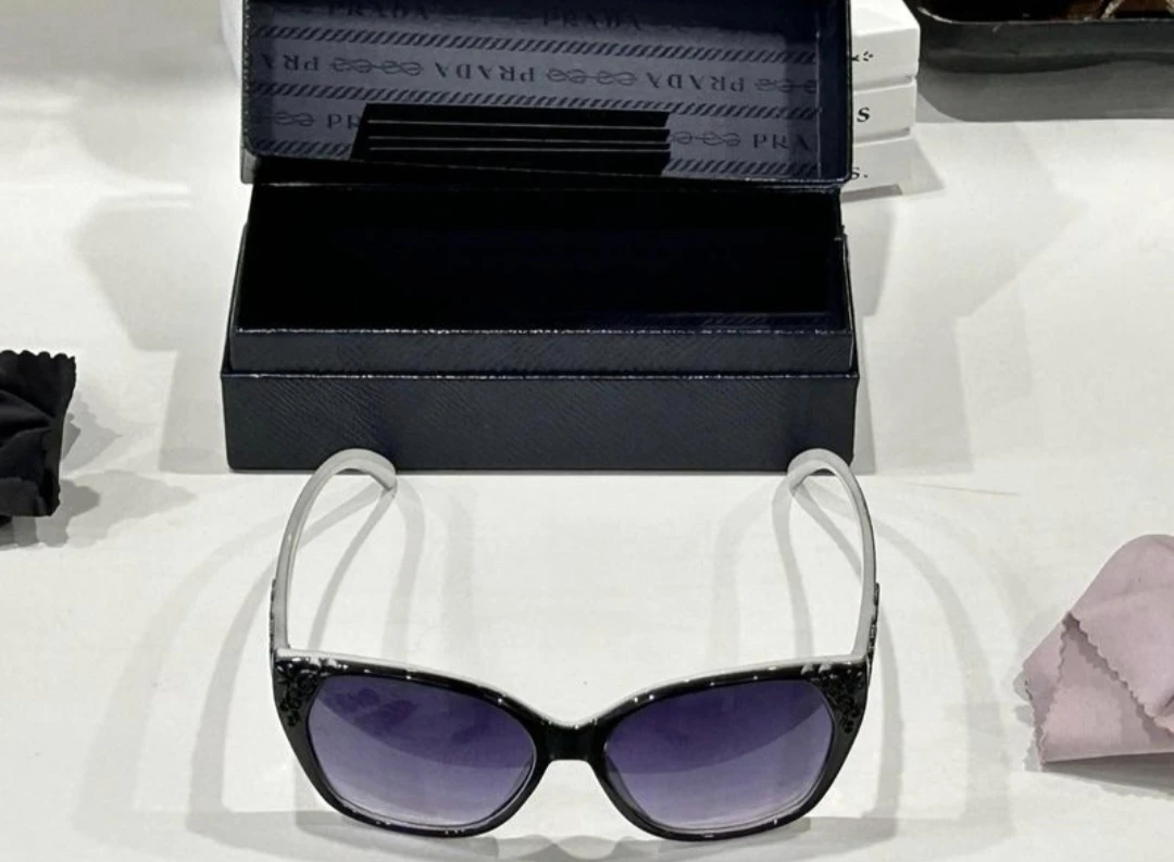 Prada Sunglasses - photo 3