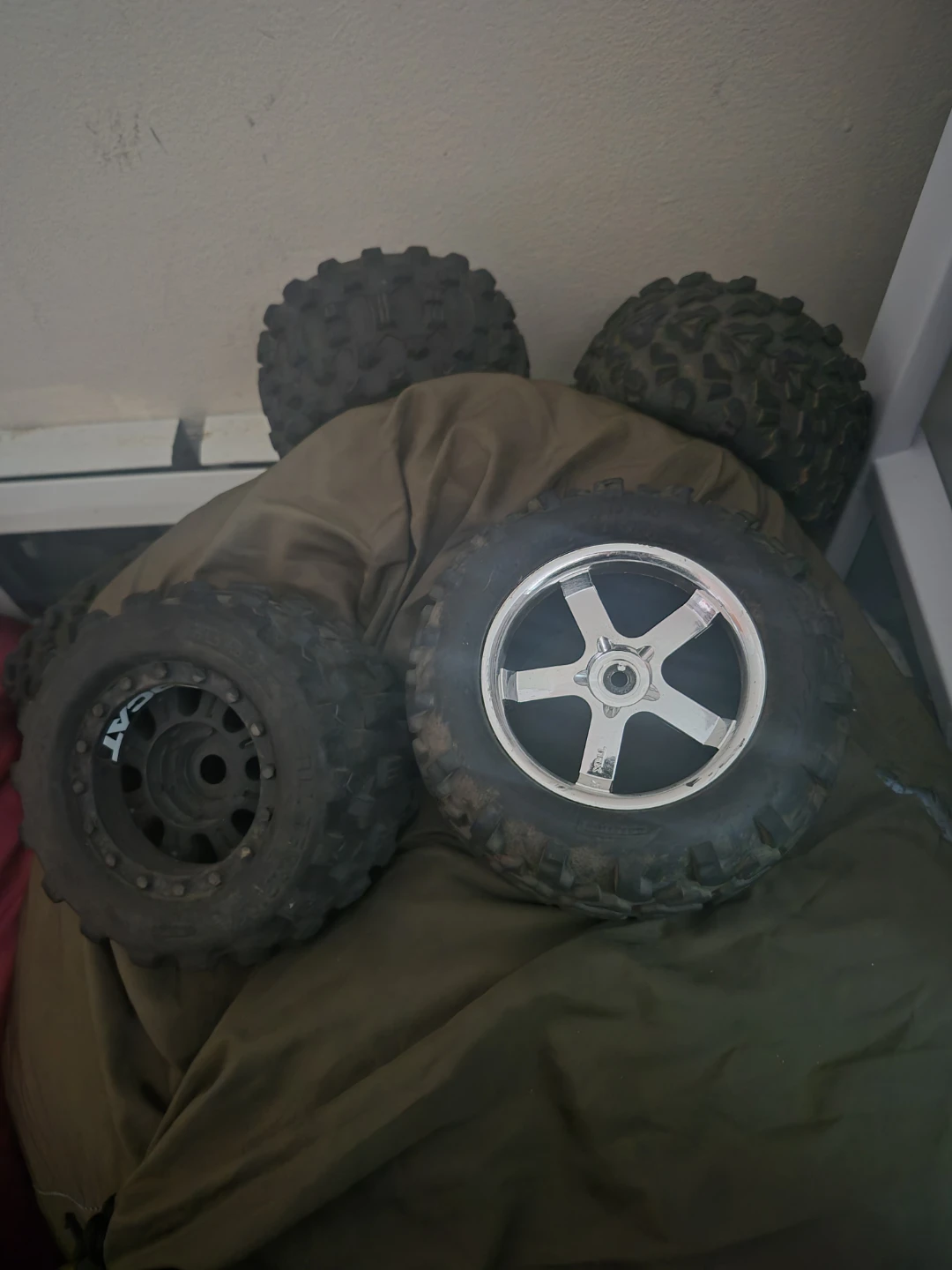 RC Car Bodies and Tires - photo 2