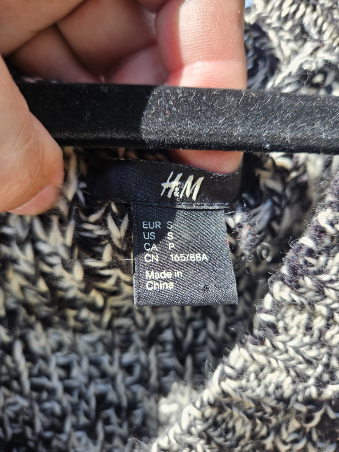 H&M Black and White Knit Sweater Size S - photo 3