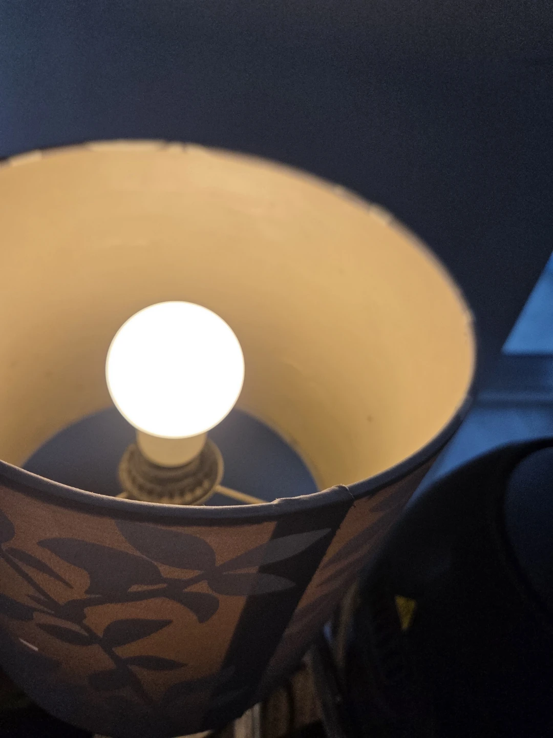 Table Lamp with Floral Shade - photo 4