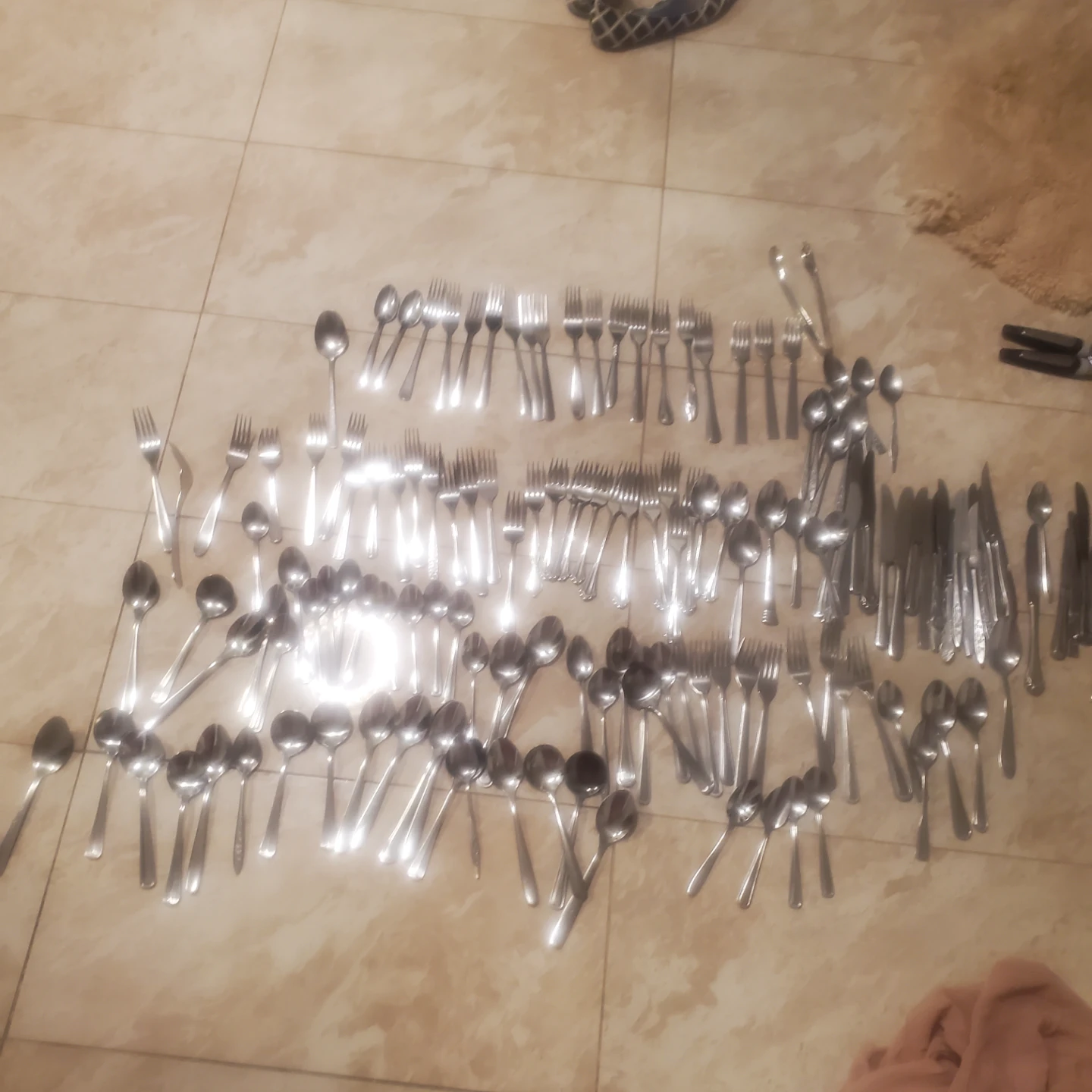 Mixed Cutlery Set - Spoons, Forks & 150+ ponies Knives