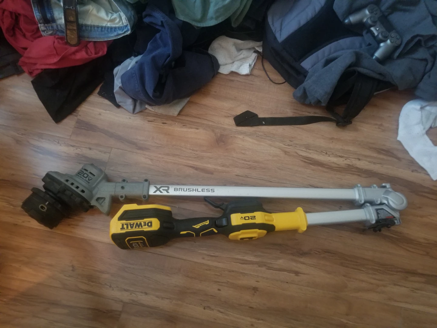 Dewalt 20V battery power trimmer it folds easy to store - photo 4