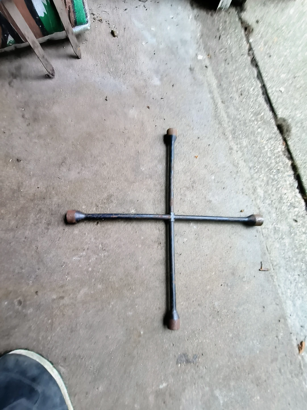 4 way Cross lug wrench used