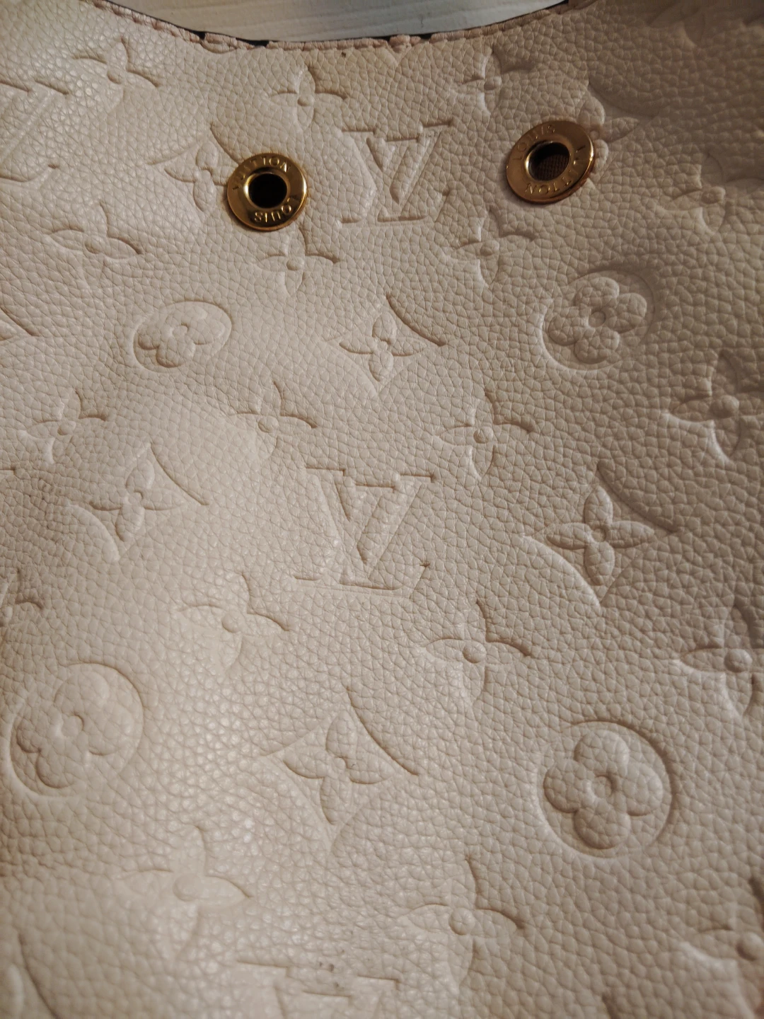 Louis Vuitton Monogram Empreinte Bucket Bag (Cream / Off-White) - photo 2