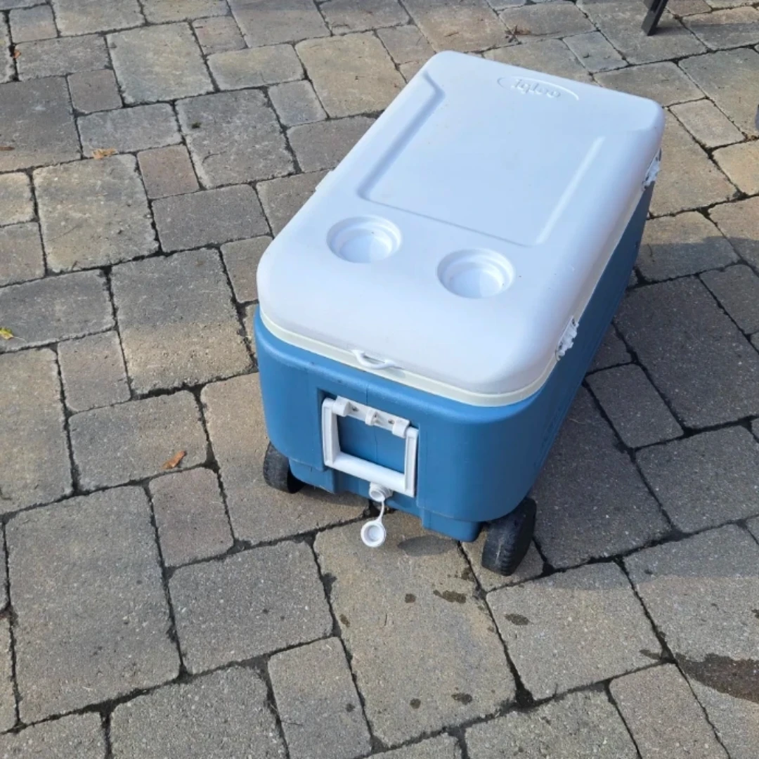 Igloo Cooler with Wheels and Tray - photo 4