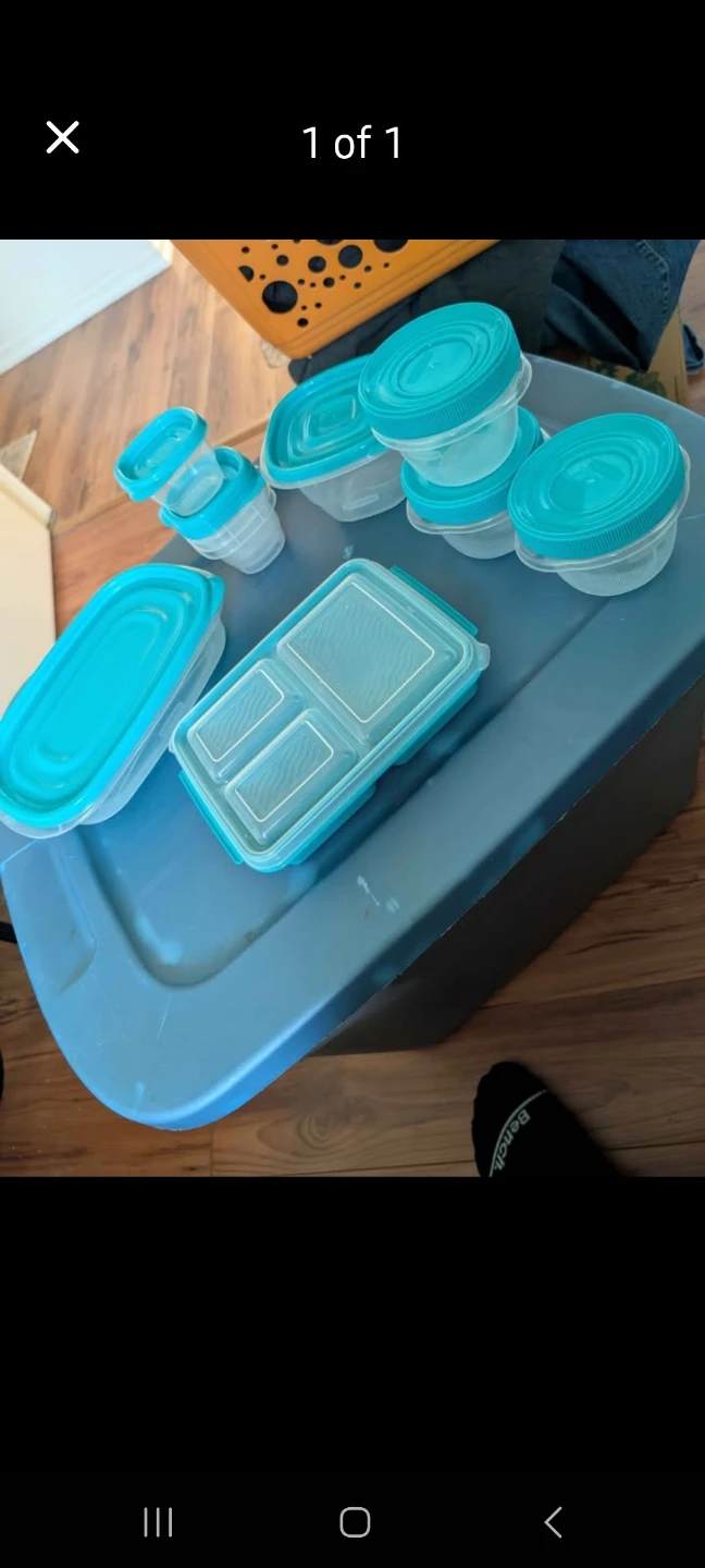 Set of 7 Plastic Food Storage Containers with Lids
