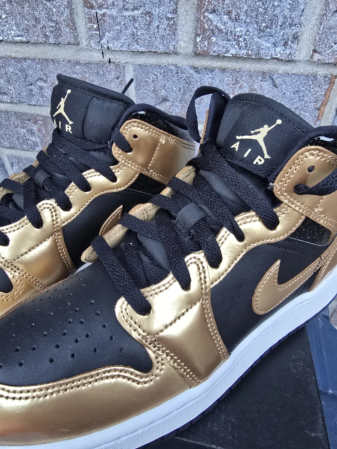 Nike Air Jordan 1 Mid GS Size 7 Youth Black/Gold NEW - photo 3