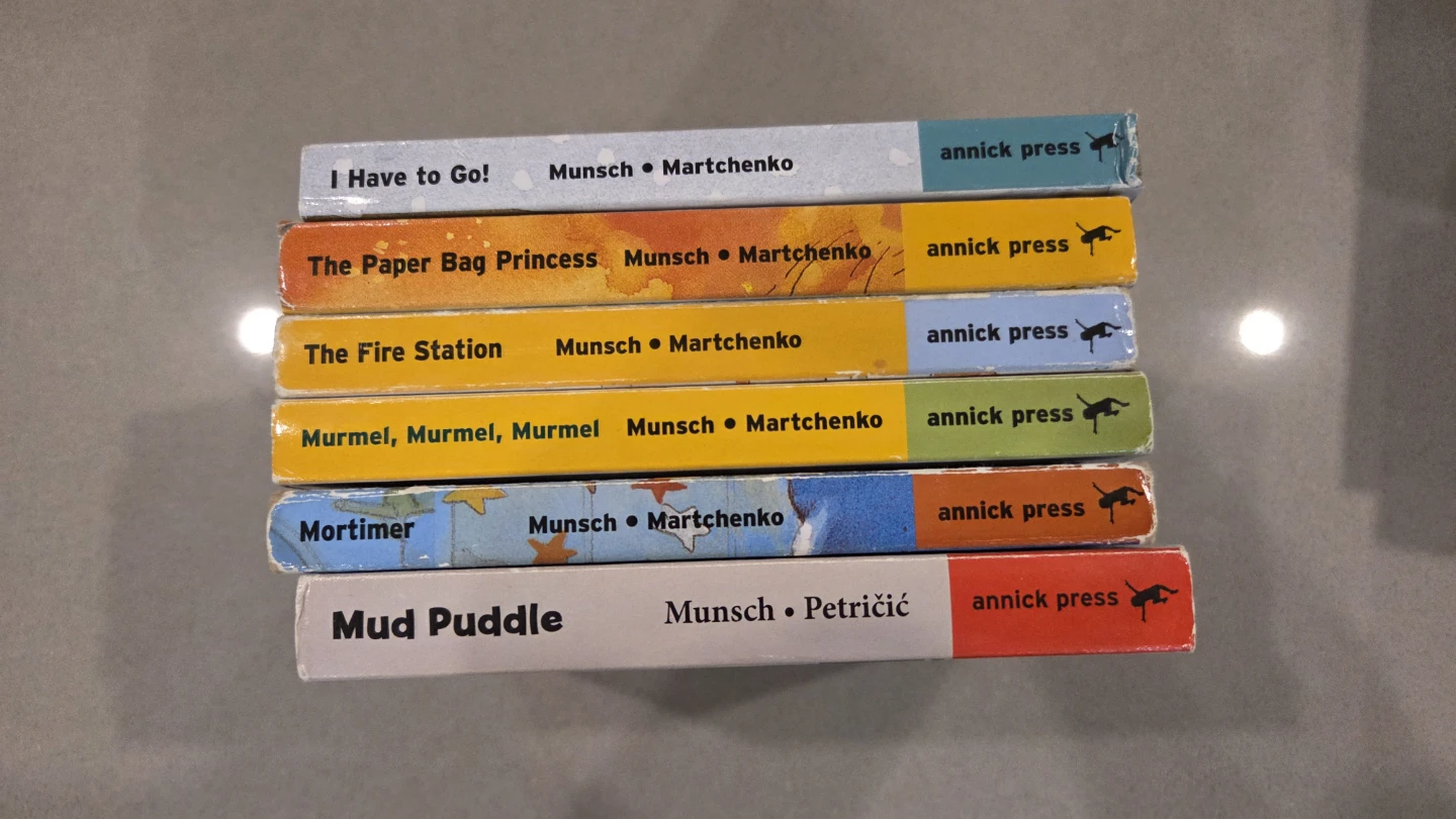 Lot of Robert Munsch Board Books - photo 4