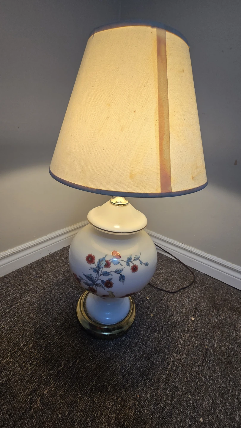 Table Lamp with Floral Design - photo 3