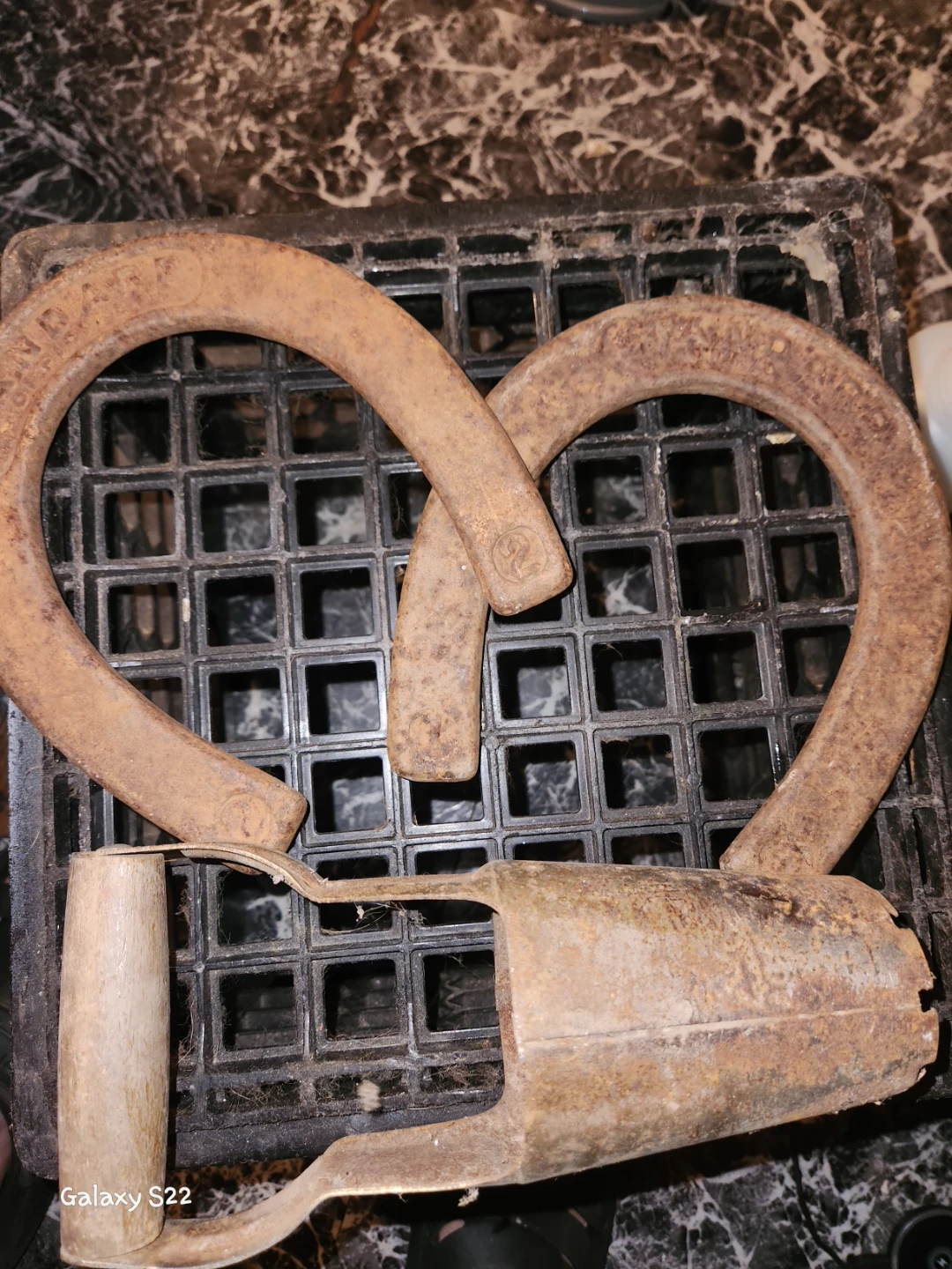 Vintage Metal Horseshoes & Rustic D Handle Shovel Scoop Lot