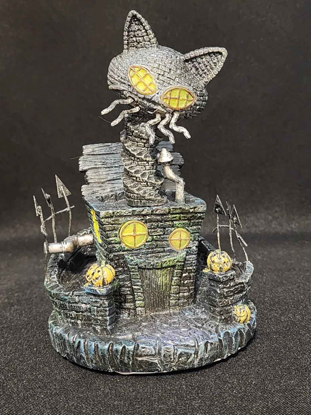Tim Burton's-RARE-CAT HOUSE-$125.00CAD - photo 3