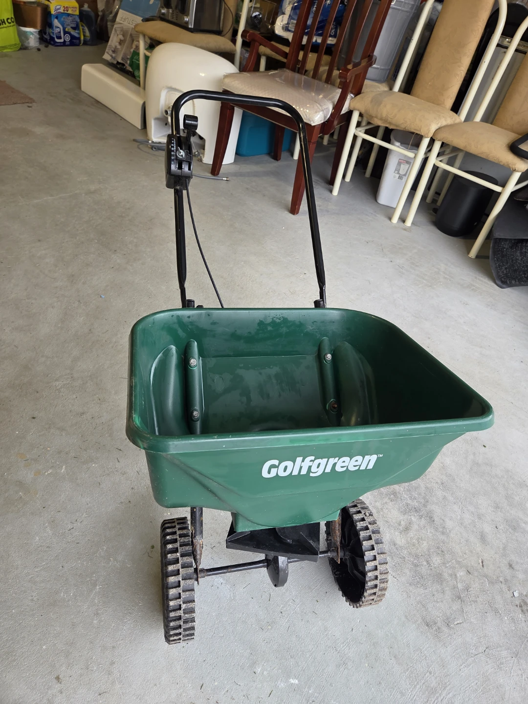 GolfGreen Lawn Spreader