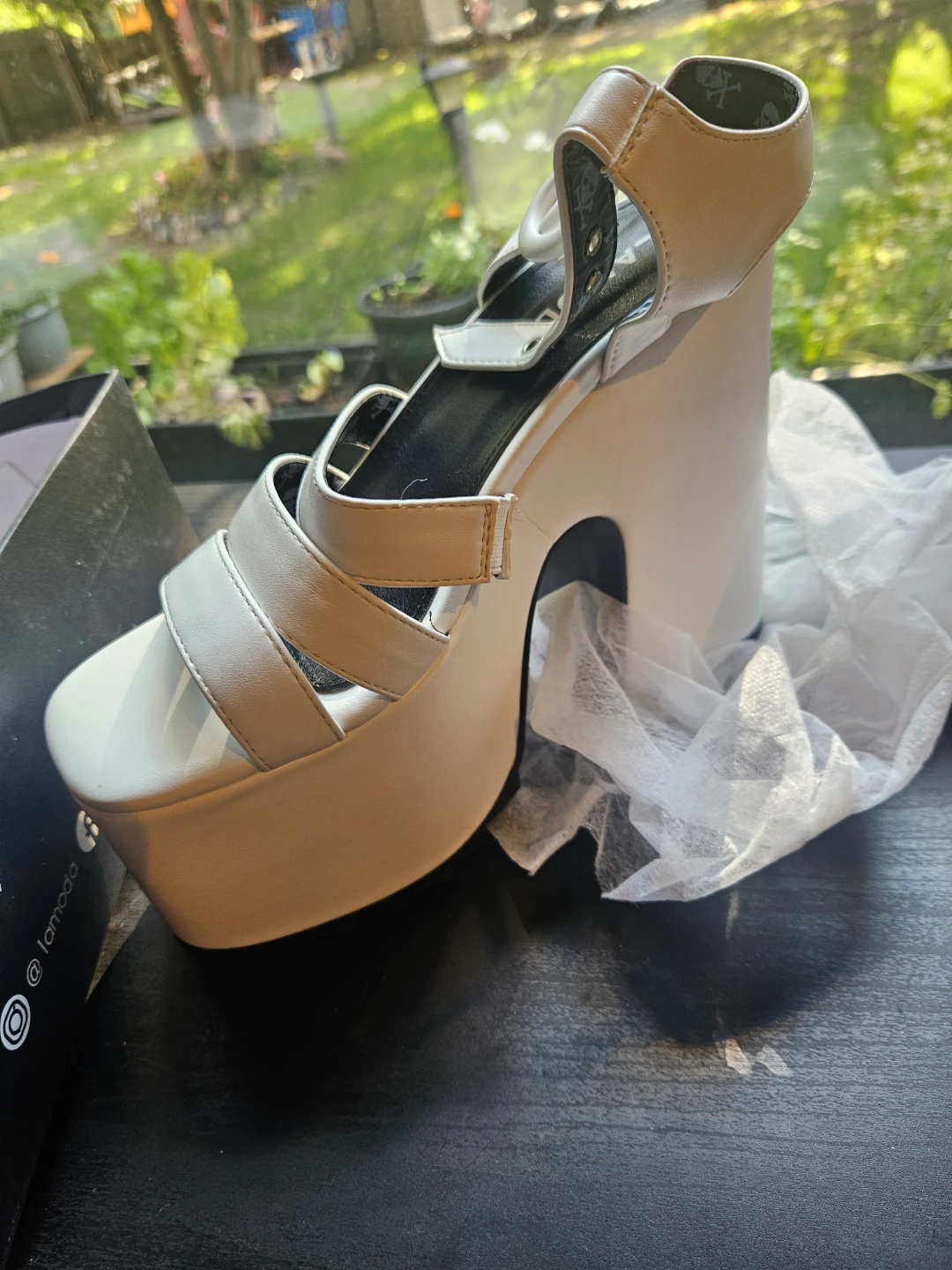 LAMODA White Platform Sandals Size 5/38/7