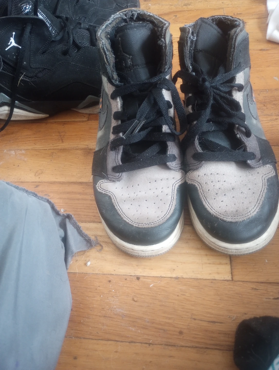 Air Jordan 1 Mid SE