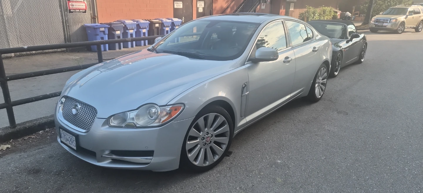 2009 Jaguar XF peremium luxury auto fully loaded  170000km.Sedan