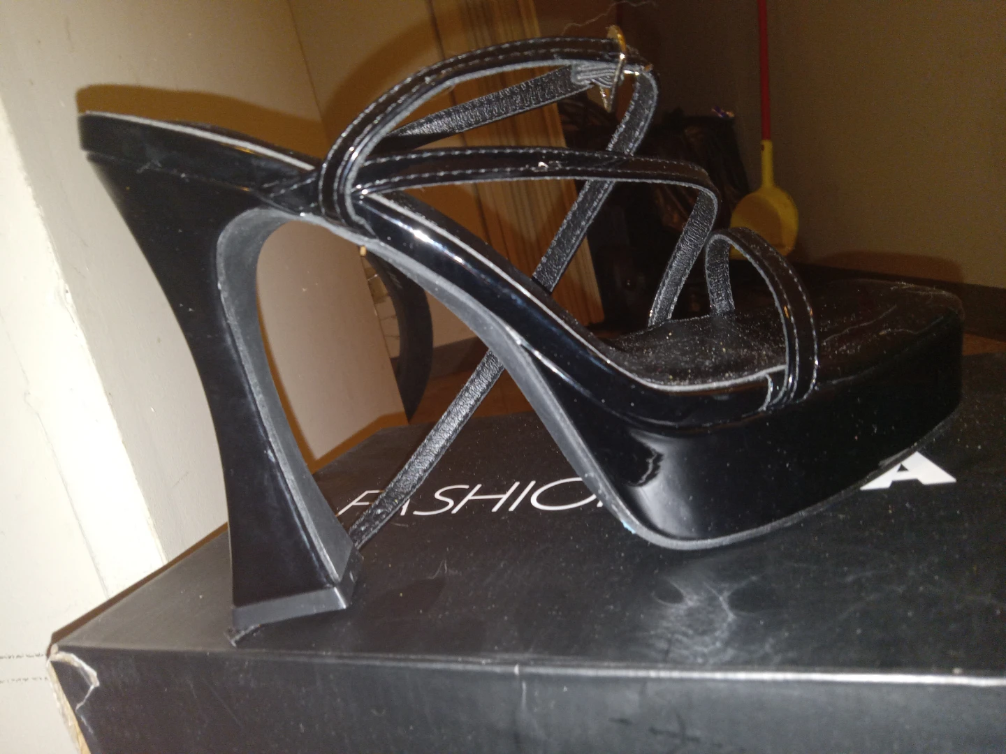 Black PU Platform Heels Size 8 - photo 2