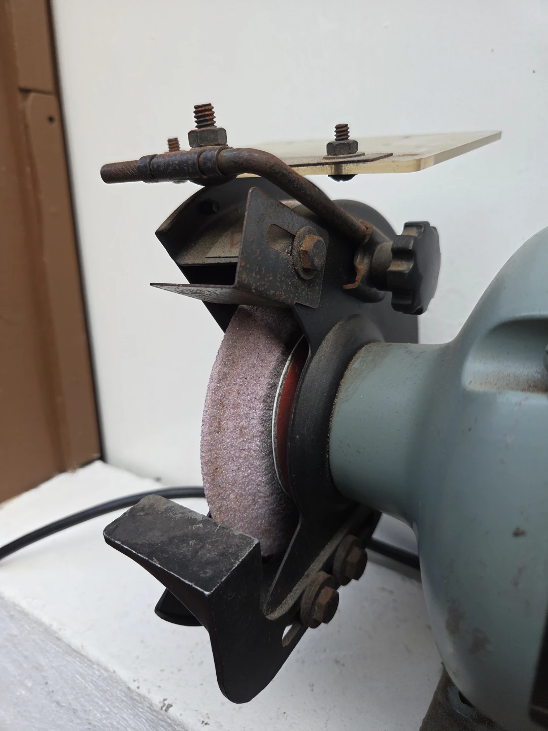 Delta 6" Bench Grinder - photo 4