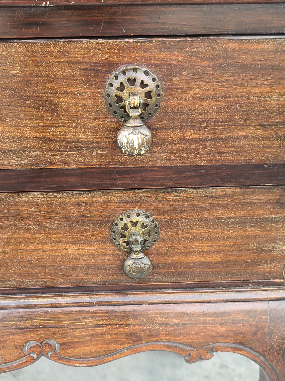 Antique Queen Anne Style Two-Drawer Side Table - photo 3